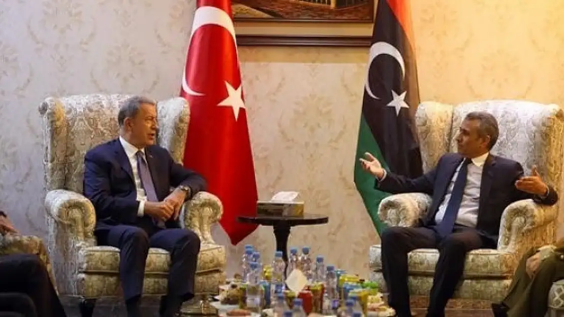 Bakan Akar Libya'da