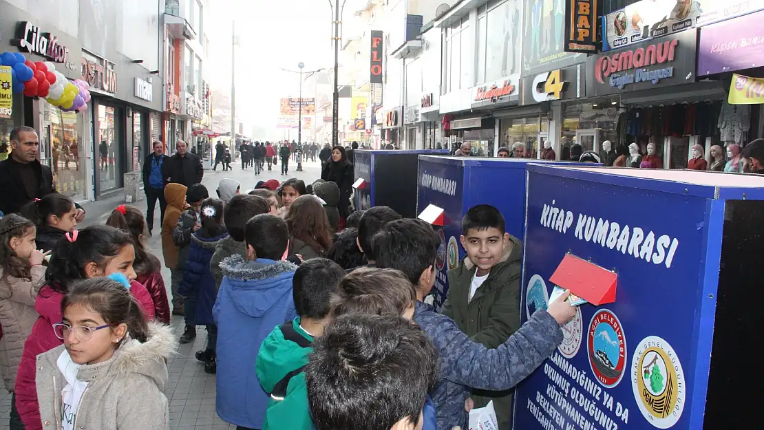 Ağrılılar kumbaralarda kitap biriktirecek