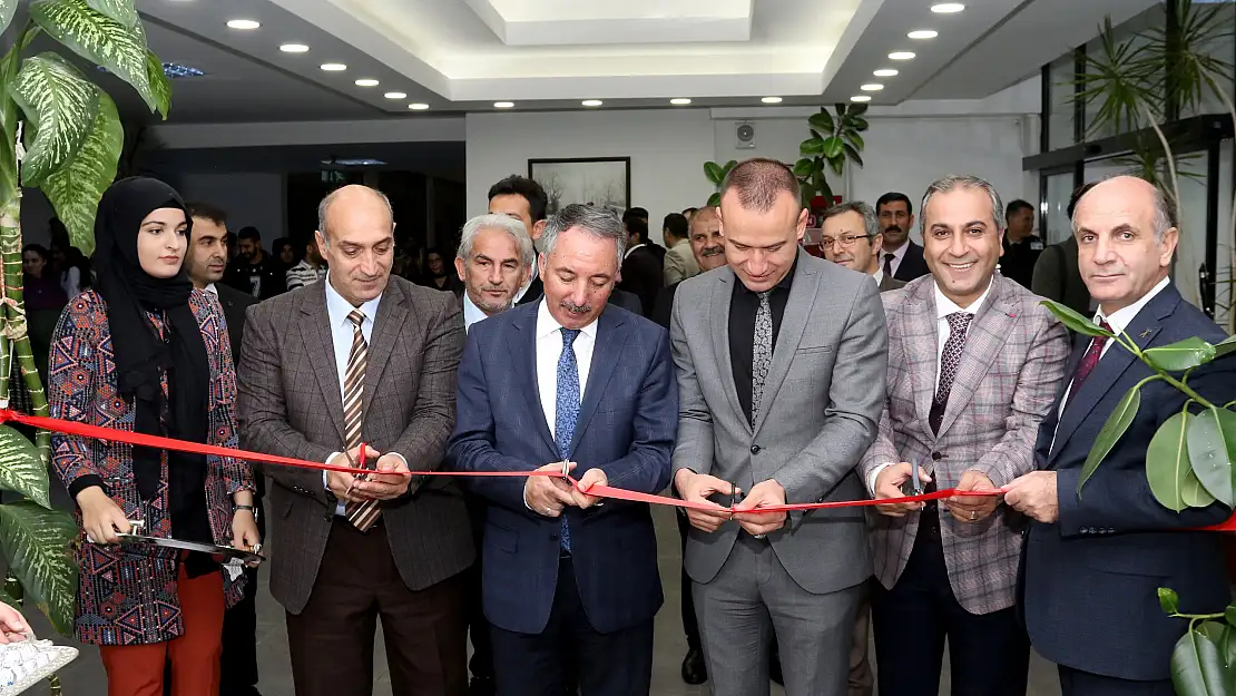 İÇÜ'de Öğretim Materyalleri sergisi açıldı