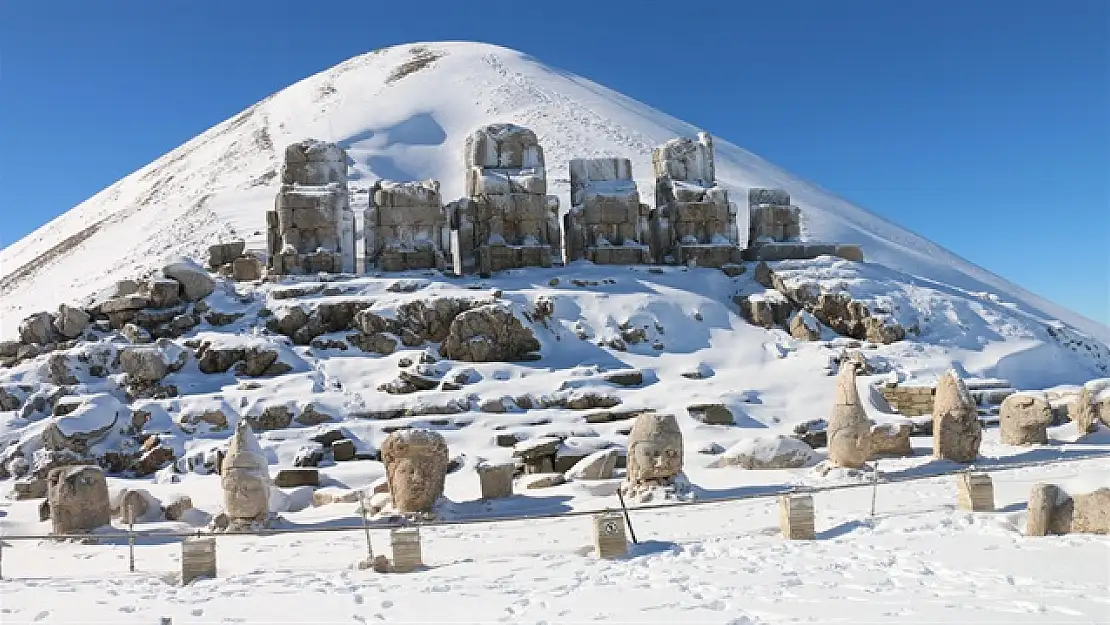 Nemrut Dağı'na tırmanışlar devam ediyor