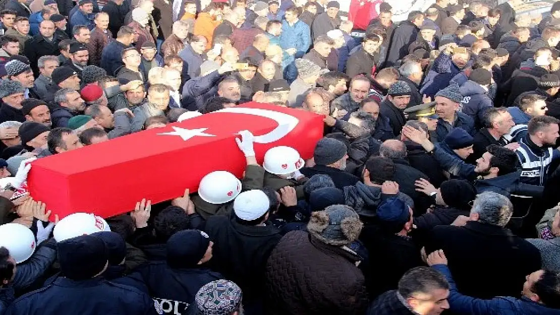 On binler Afrin şehidini uğurladı