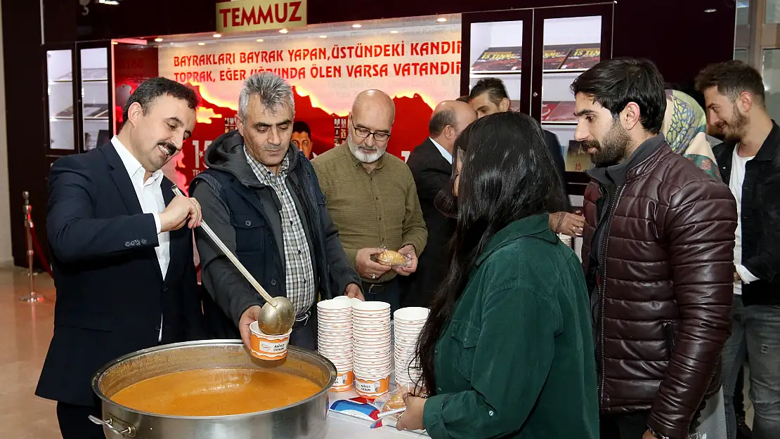 AİÇÜ'de öğrencilere çorba ikramı