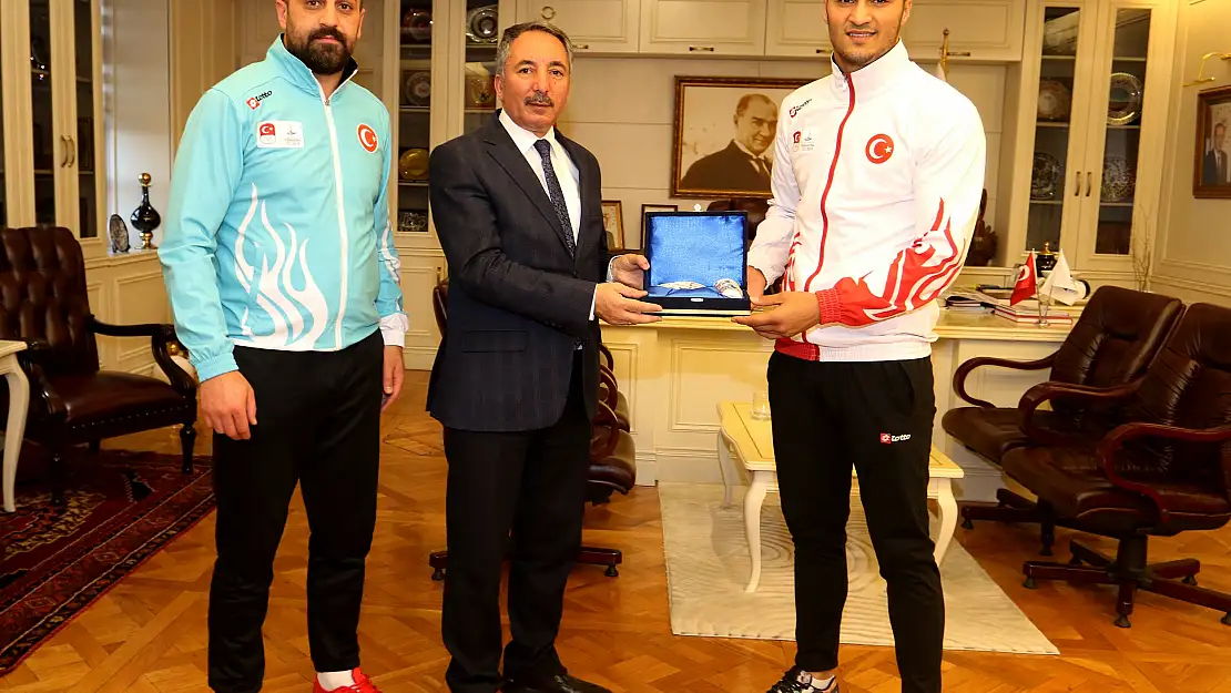 Milli sporcu Malkan'dan Rektör Karabulut'a ziyaret