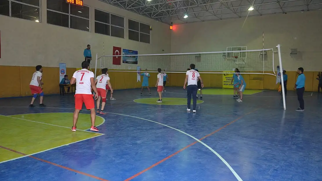 Ağrı'da öğretmenler arası voleybol turnuvası sona erdi