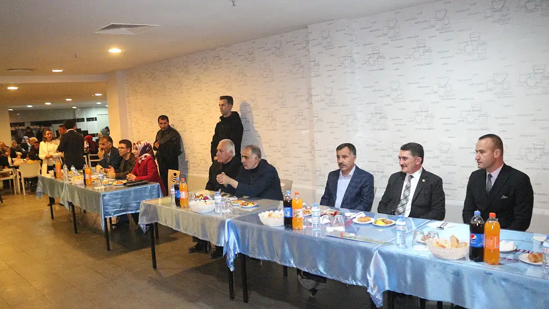 Ağrı'da öğretmenlere yemek verildi