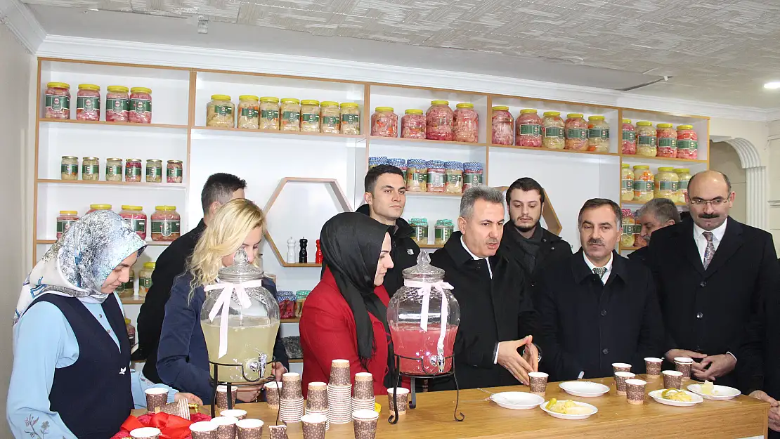 Kadınların ürettiği organik turşular satışa sunuldu