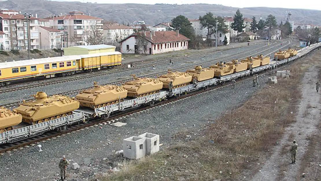 Zırhlı Personel Taşıyıcılar sınıra sevk edliyor