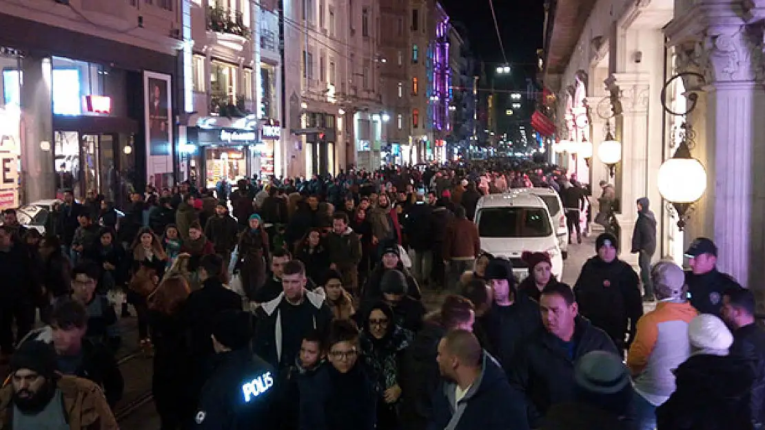 Taksim'de insan seli