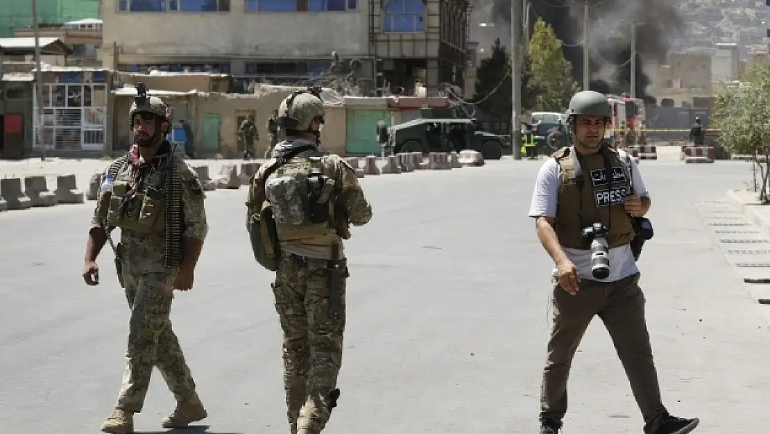 Afganistan'da ard arda saldırı çok sayıda ölü var