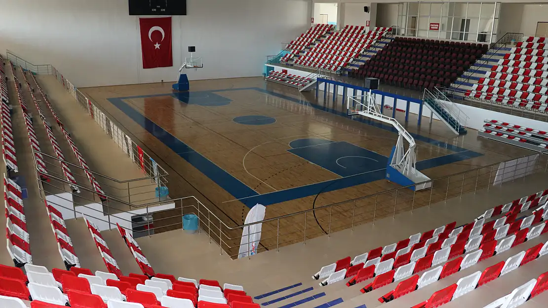 Ağrı'da sportif tesislerin bakımı yapıldı