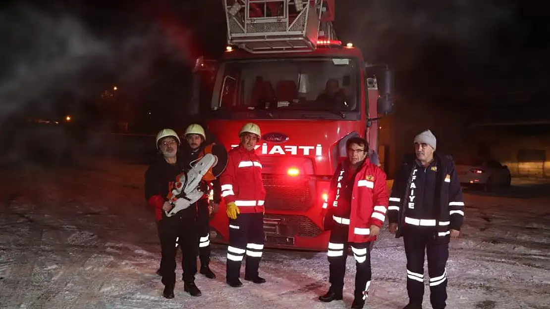 Ağrı'dan 15 Kişilik Kurtarma Ekibi Elazığ'da