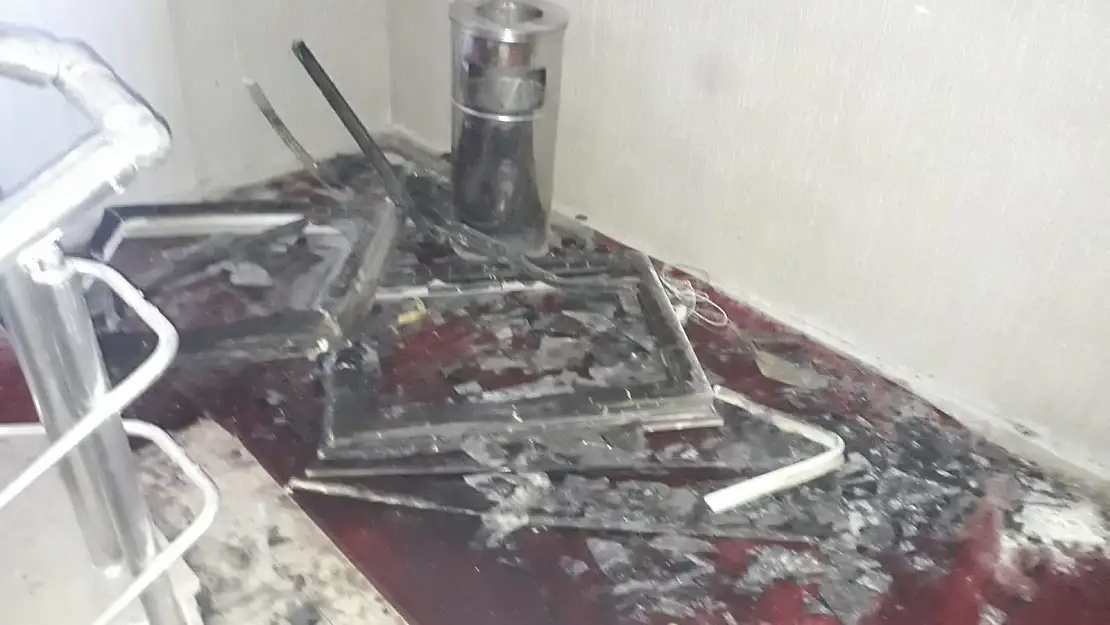 Ağrı'da çıkan yangın paniğe neden oldu