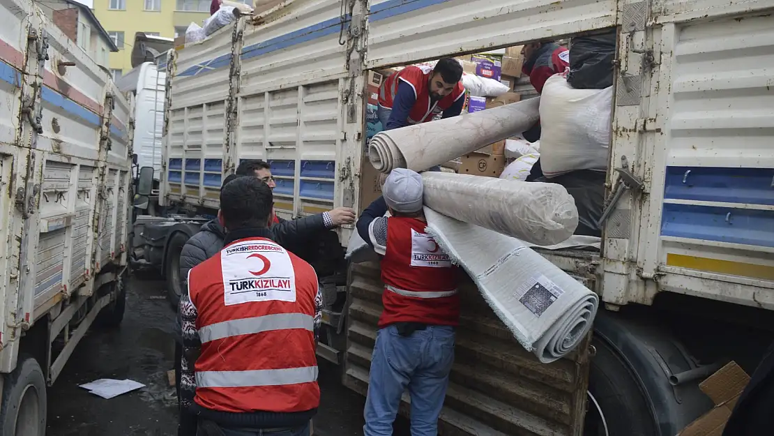 Ağrı'da toplanan yardımlar deprem bölgesine gönderildi