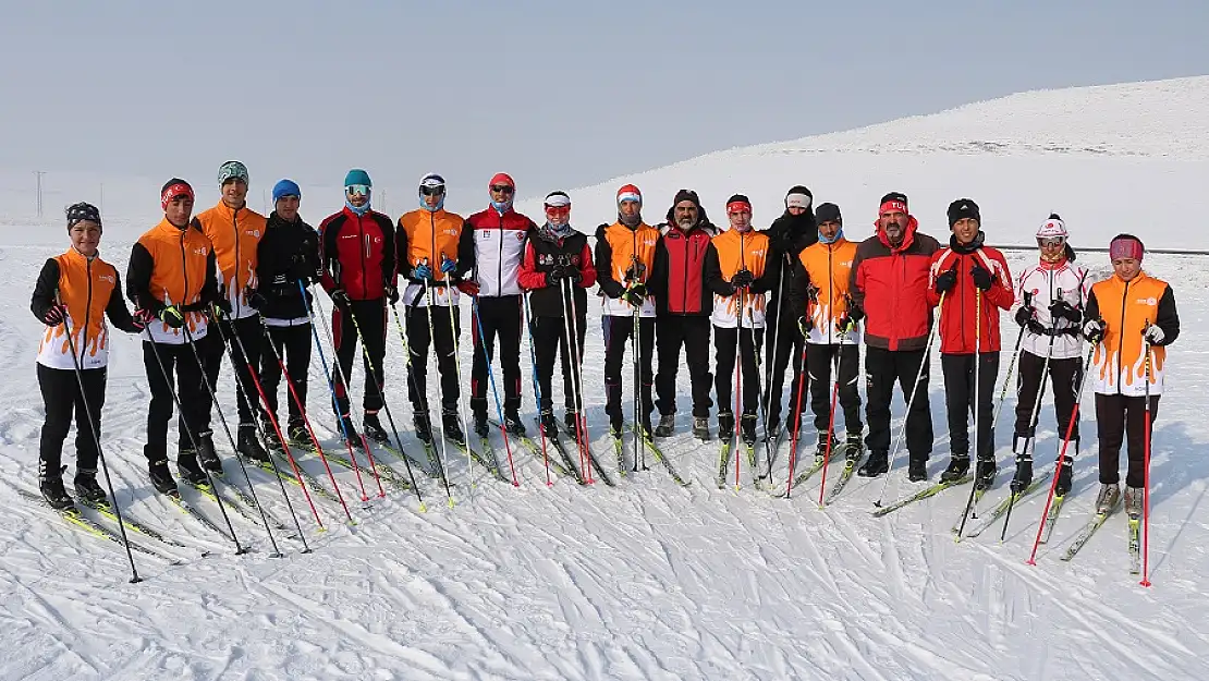Ağrılı Kayakçılar Bitlis'ten 8 Madalya ile Döndü