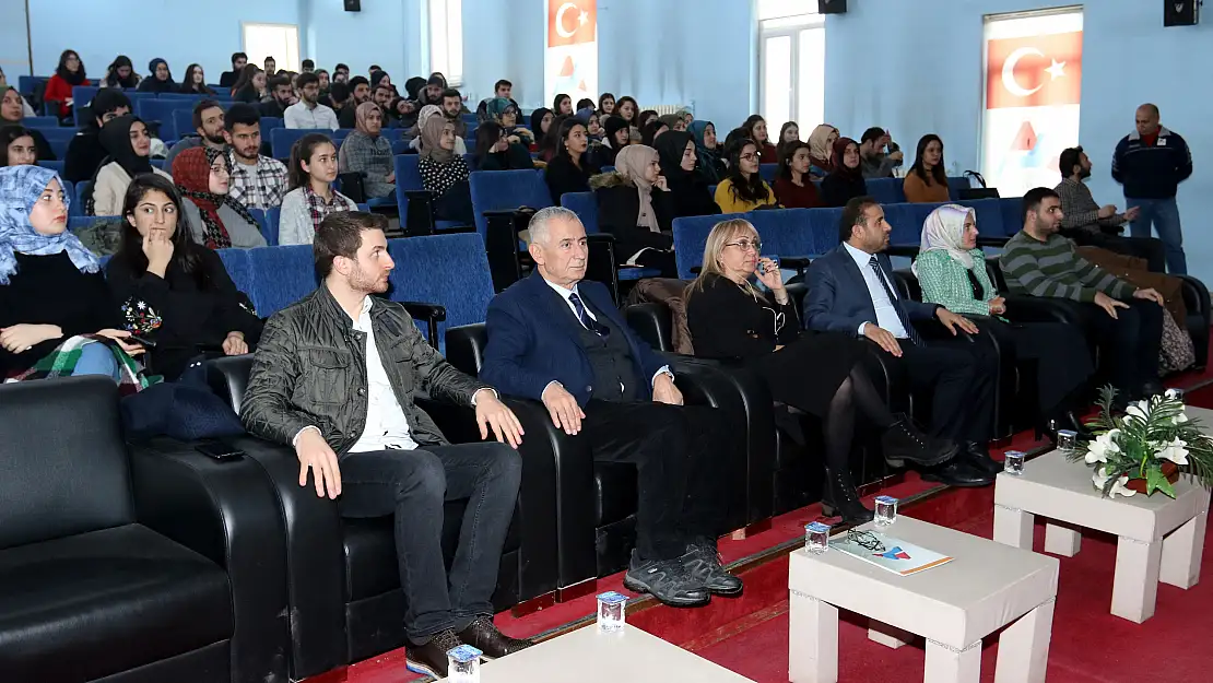 İÇÜ'de seminer programı