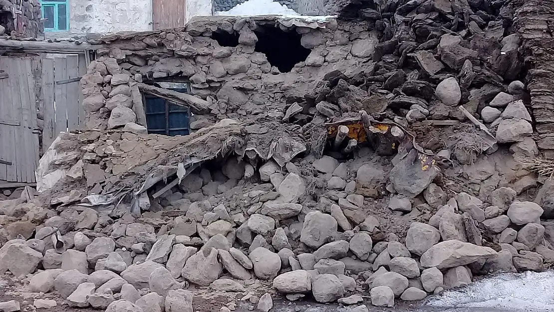 İran'daki deprem Van ve Ağrı'da da hissedildi, can kaybı var !