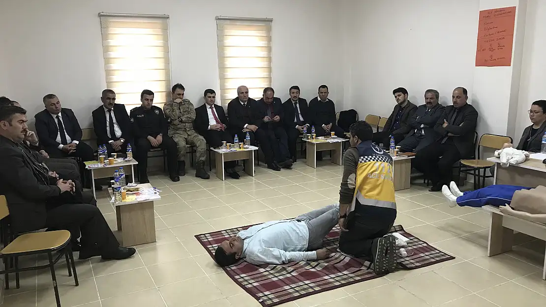 Eleşkirt'te kurum müdürlerine koronavirüs eğitimi verildi