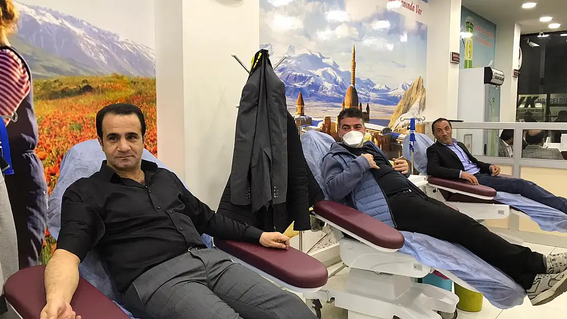 Ağrı'da Kızılay'ın Kan Bağışı Kampanyasına destek devam ediyor