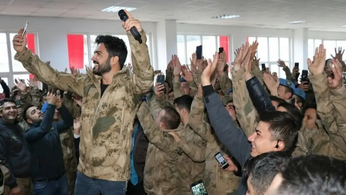 Yusuf Güney Mehmetçiğe moral konseri