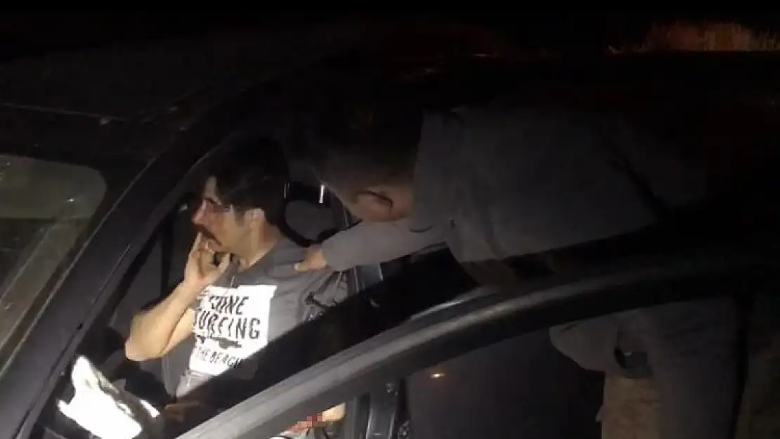 Ağrı'ya gelen otomobil tırla çarpıştı 1 yaralı