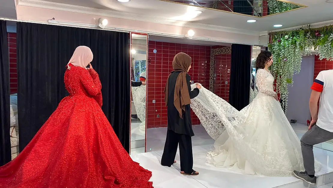 Çiftlerin düğün heyecanı yeniden başladı