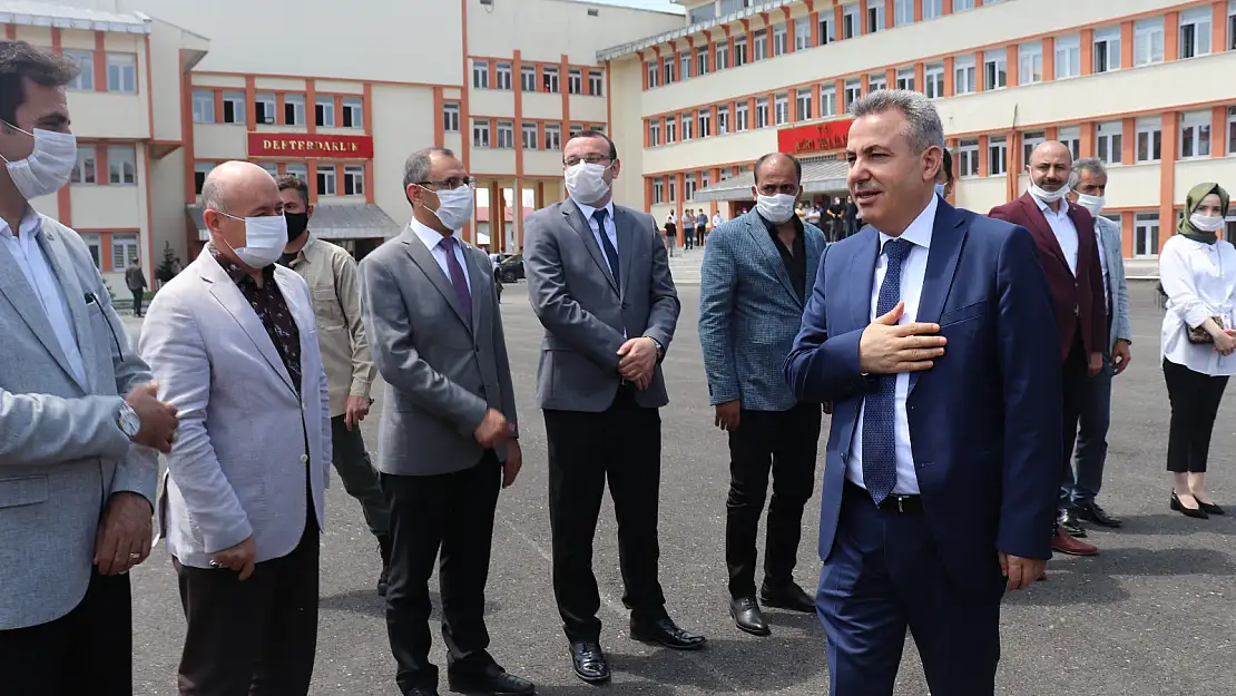 Vali Elban: 'Biz mekan olarak yer değiştiriyoruz, gönül olarak ayrılmıyoruz'