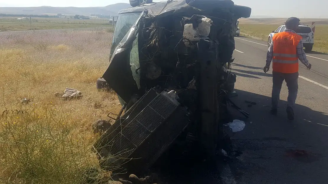 Ağrı'da trafik kazası: 3 ölü, 6 yaralı