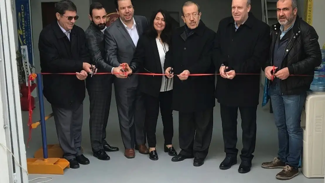 Otomobilini satıp dünyaya açıldı