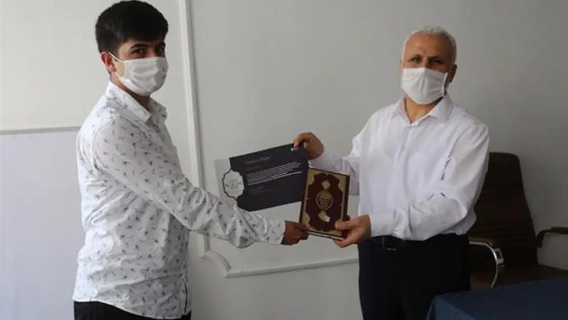 Ağrı'da Kur'an Okuyan Çocuklar Ödüllendirildi