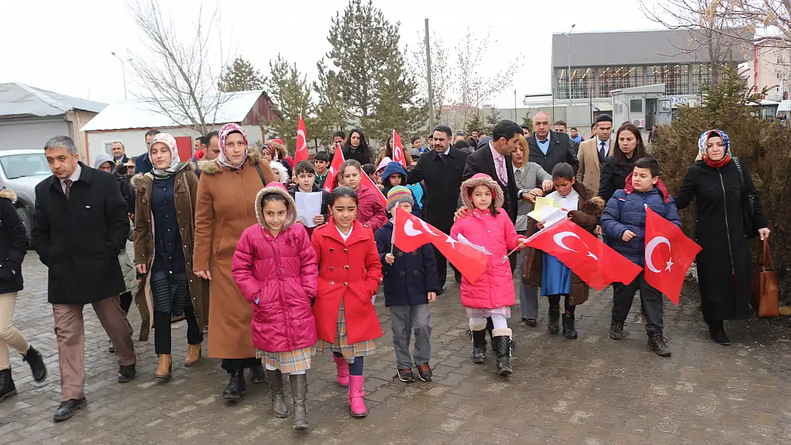 Ağrılı öğrencilerden Mehmetçik'e anlamlı destek
