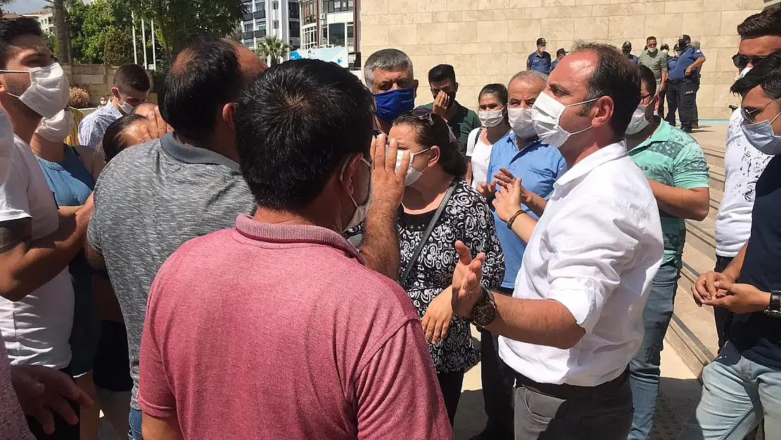 Ağrılı aile Denizli Valiliği önünde eylem yaptı