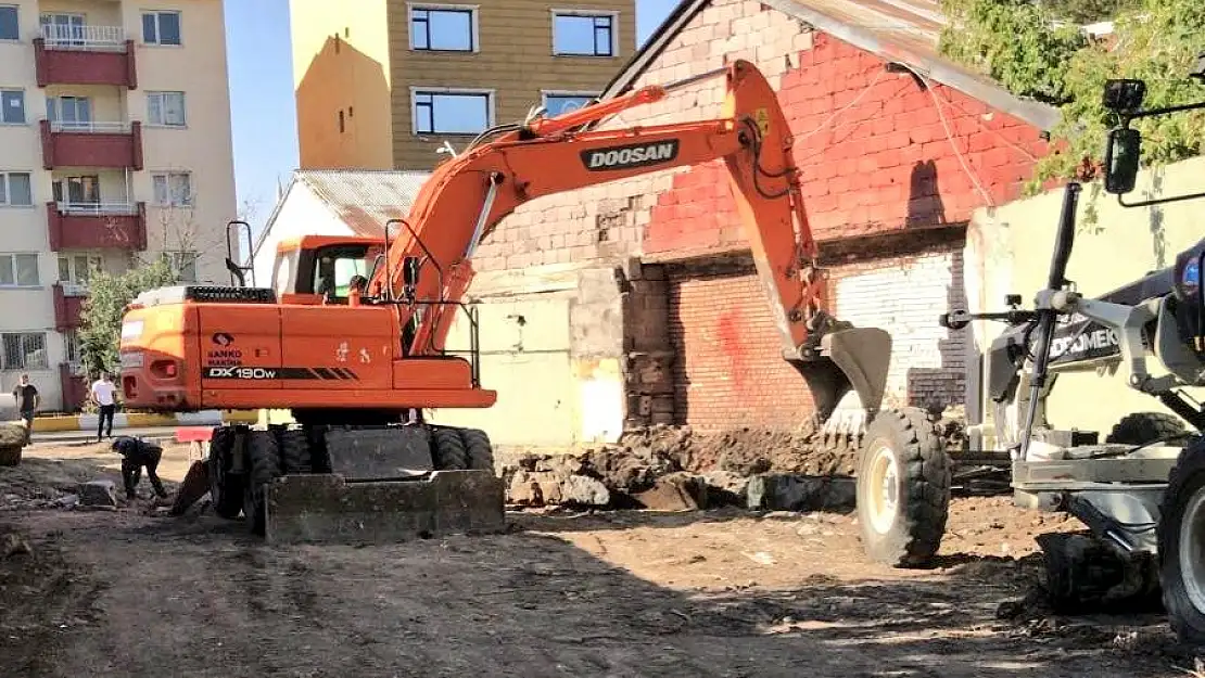 Ağrı Belediyesi kimsenin aklına gelmeyen yolu yıllar sonra buldu, açtı