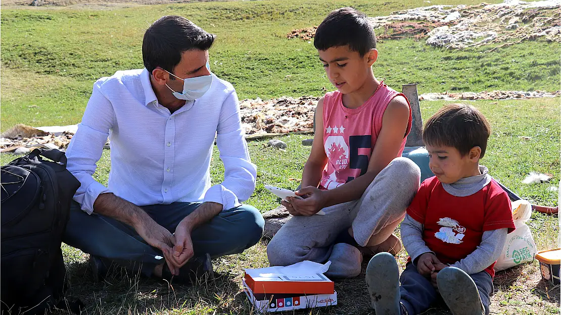 Ağrı'da THY çalışanı, öğrencilerin eğitimi için tablet kampanyası başlattı