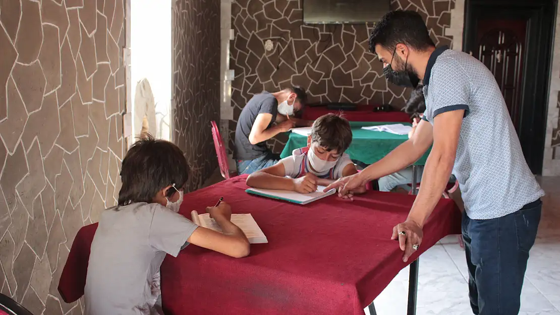 Ağrı'da çay ocağı işletmesi öğrencilerin etüt merkezi oldu