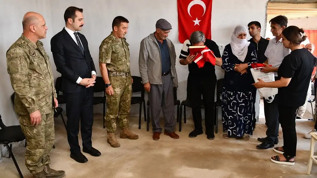 8. Kolordu Komutanı Atay, Şehit Ailesini Ziyaret Etti