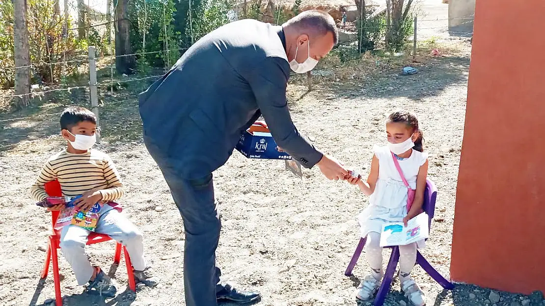 Ağrı Milli Eğitim Müdürü Tekin'den köy okullarına ziyaret