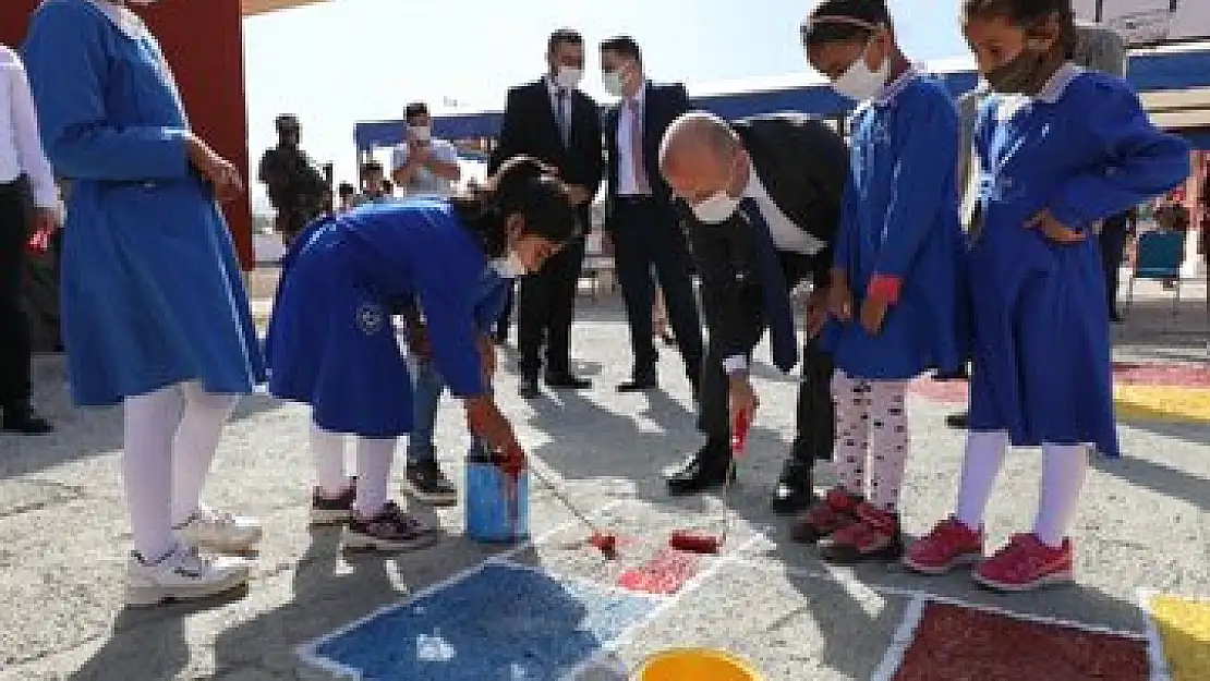 Ağrı Valisi Varol, yenilenen Karakent İlk-Ortaokulu'nun açılışına katıldı