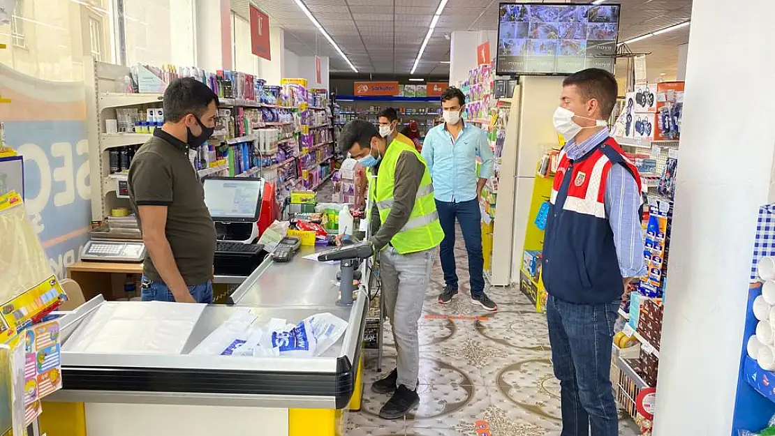 Ağrı'da hastalık taşıyanlar caddelerde halkla iç içe