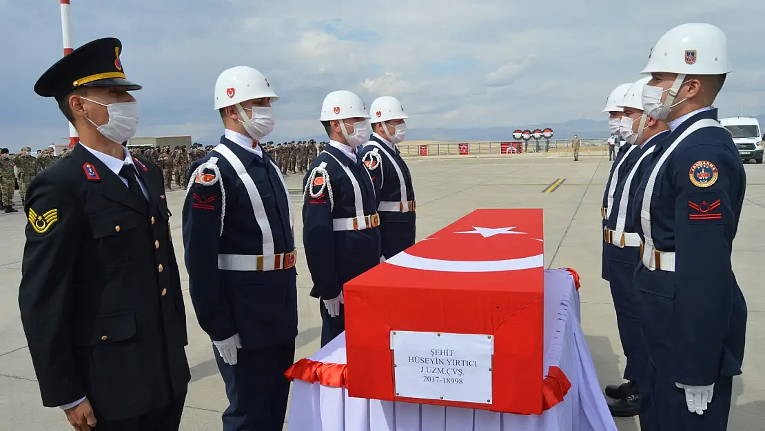 Ağrı şehidinin naaşı memleketi Hatay'a uğurlandı