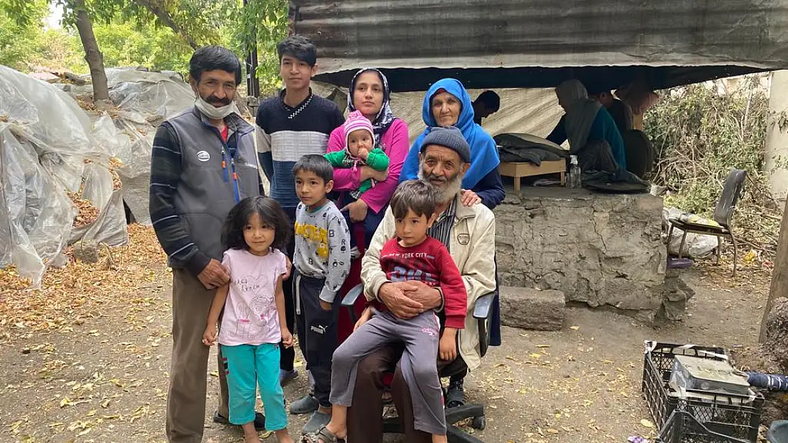 Tandır Ekmeği Afgan Şair ve Ailesinin Geçim Kaynağı Oldu