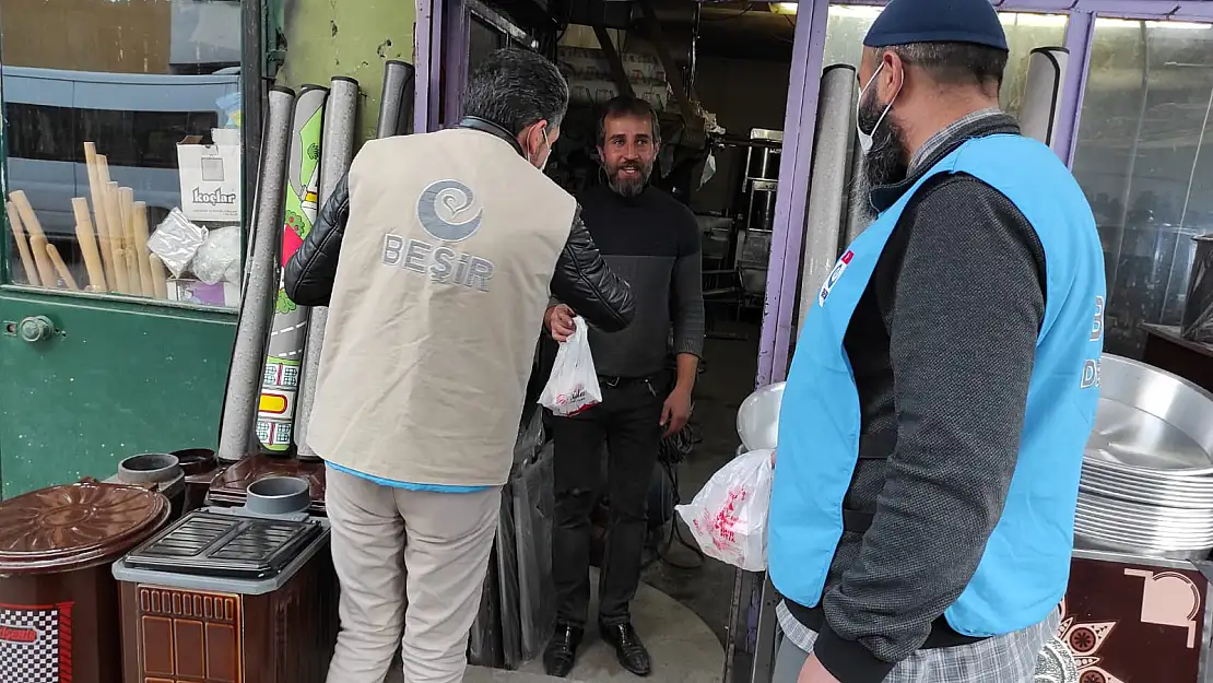 Beşir Derneği vatandaşlara Kandil Simidi dağıttı