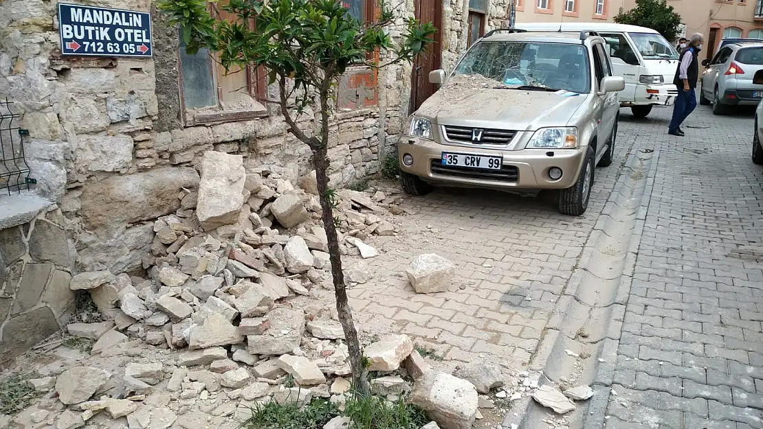 İzmir'de 6.6 büyüklüğünde deprem!