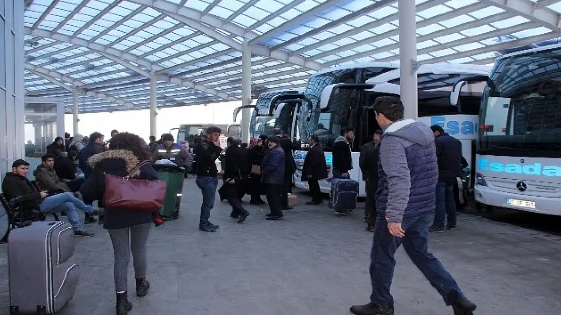 Doğu'da kar ve fırtına esareti