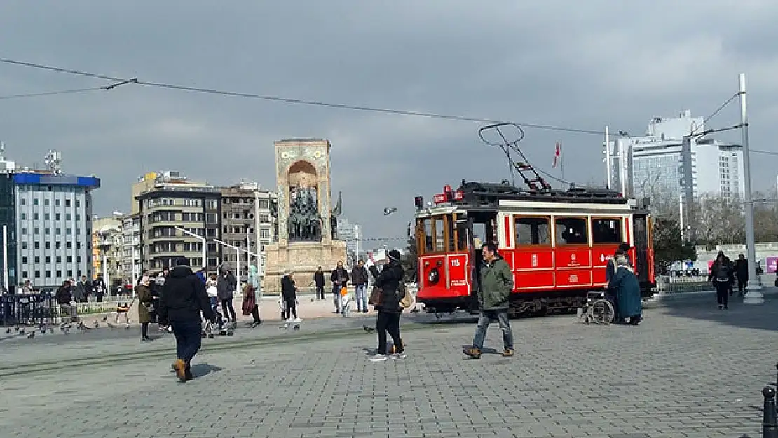 İstanbul'da kar yerini güneşe bıraktı