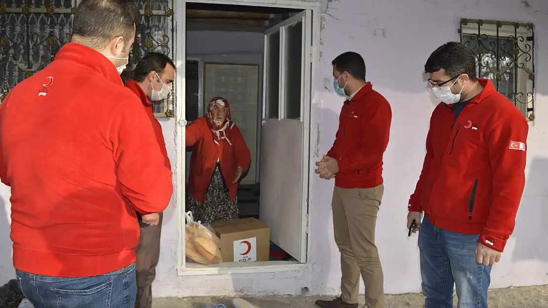 Ağrı'da kısıtlama nedeniyle ihtiyaçlarını karşılayamayan vatandaşlara gıda destek kolileri dağıtıldı