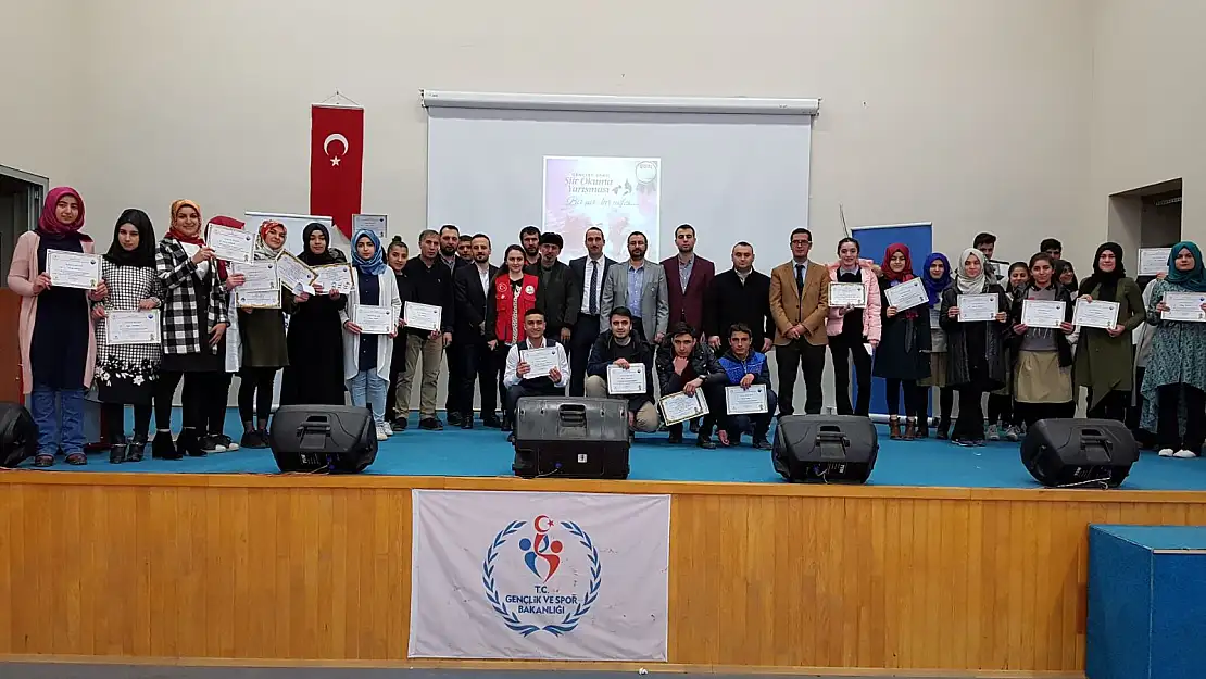 Ağrı'da 300 genç kıyasıya yarıştı