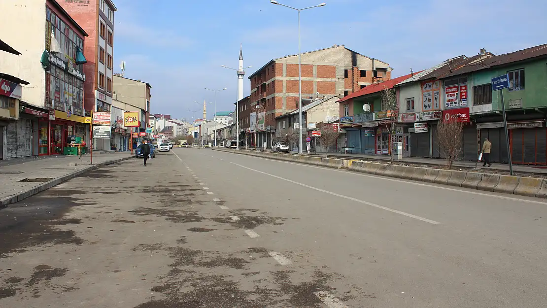 Ağrı'da sokağa çıkma yasağı nedeniyle meydanlarda sessizlik hakim