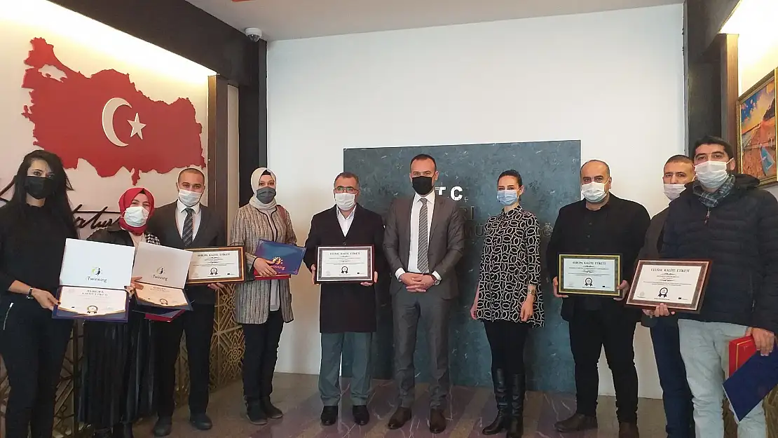 Ağrı Milli Eğitim Müdürü Tekin, eTwinning'de başarılı okul ve öğretmenleri ödüllendirdi