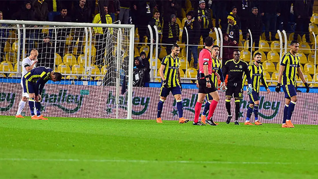 Fenerbahçe Akhisar'a boyun eğdi