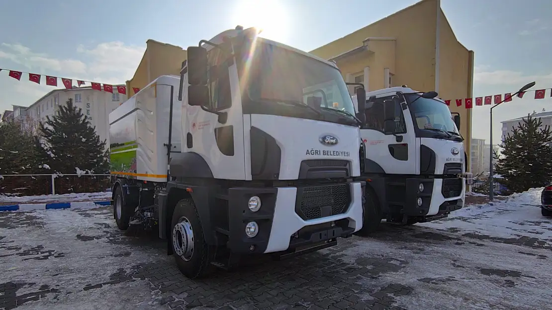 Ağrı Belediyesi 3 adet süpürge aracı aldı